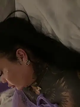 Snapshot of _MelinaCurves_ chatting on 01.06.26 MelinaCurves online show from 01.06.26