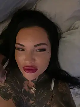 Snapshot of _MelinaCurves_ chatting on 01.11.26 MelinaCurves online show from 01.11.26