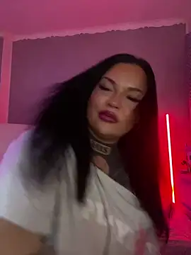 Snapshot of _MelinaCurves_ chatting on 05.17.26 MelinaCurves online show from 05.17.26