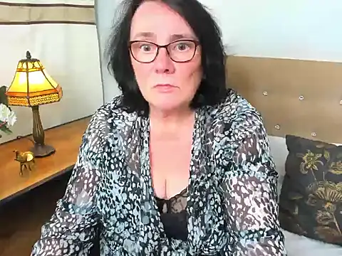 Snapshot of DorisDesire chatting on 05.13.26 DorisDesire online show from 05.13.26