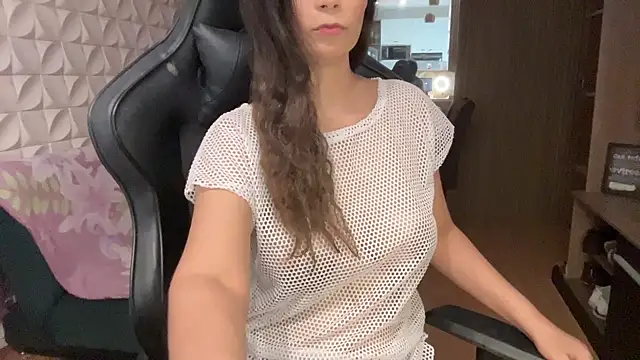 Snapshot of Leilacharlotte chatting on 04.23.26 Leilacharlotte online show from 04.23.26