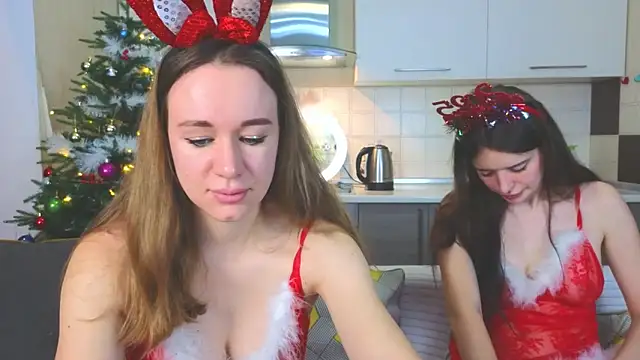 Snapshot of Naughty_Alice chatting on 12.28.24 Naughty Alice online show from 12.28.24