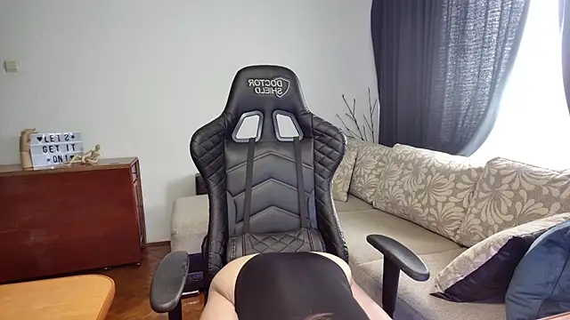 Snapshot of EvaMoon1 chatting on 02.18.25 EvaMoon1 online show from 02.18.25