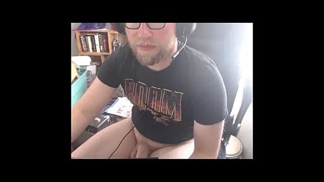 Snapshot of dragonhammer42 chatting on 05.20.26 dragonhammer42 online show from 05.20.26