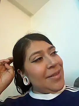 Snapshot of emilyjohanson chatting on 04.21.26 emilyjohanson online show from 04.21.26
