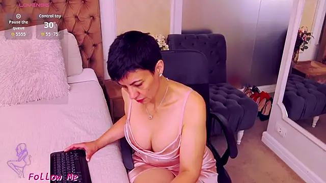 Snapshot of BustyPenellope chatting on 06.26.26 BustyPenellope online show from 06.26.26