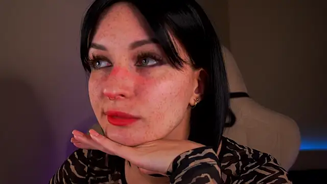 Snapshot of Liuba_Fox chatting on 03.20.25 Liuba Fox online show from 03.20.25