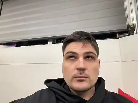 NixdreyModel1 online show from 11.24.25