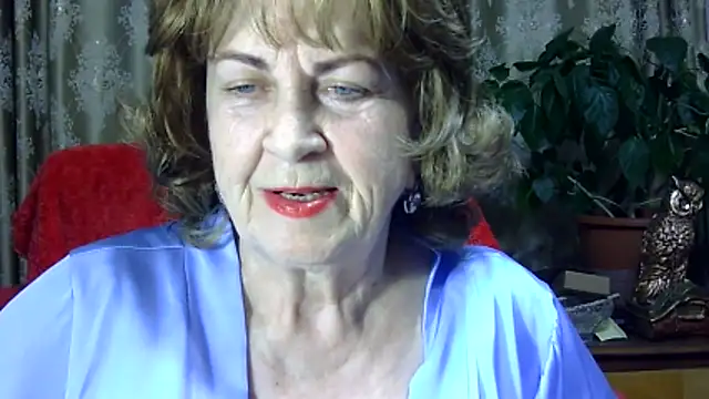 Emma52610 online show from 04.15.26