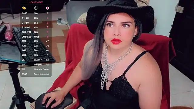 Snapshot of camyl93 chatting on 04.27.26 camyl93 online show from 04.27.26