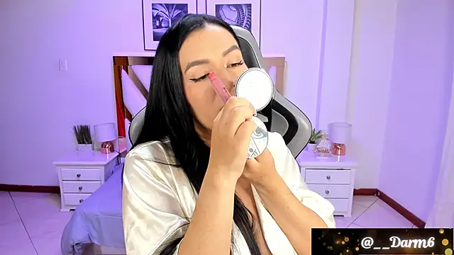 Lia Simons online show from 01.05.25