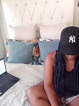 Snapshot of SQUITBOOTY chatting on 02.05.26 SQUITBOOTY online show from 02.05.26