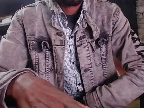Snapshot of ThethunderPo chatting on 12.15.24 ThethunderPo online show from 12.15.24