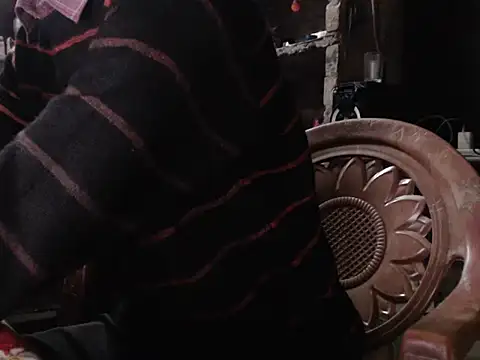 Snapshot of ThethunderPo chatting on 12.17.24 ThethunderPo online show from 12.17.24