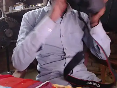 Snapshot of ThethunderPo chatting on 12.22.24 ThethunderPo online show from 12.22.24