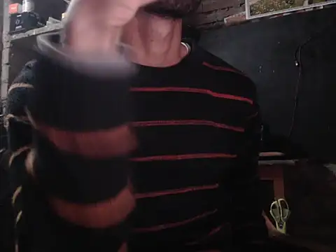 Snapshot of ThethunderPo chatting on 12.25.24 ThethunderPo online show from 12.25.24