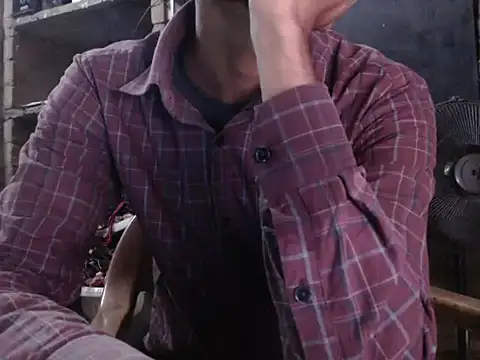 Snapshot of ThethunderPo chatting on 02.21.25 ThethunderPo online show from 02.21.25