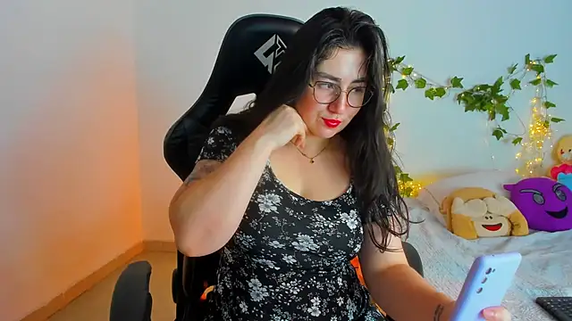 Susan Foxx online show from 04.14.26