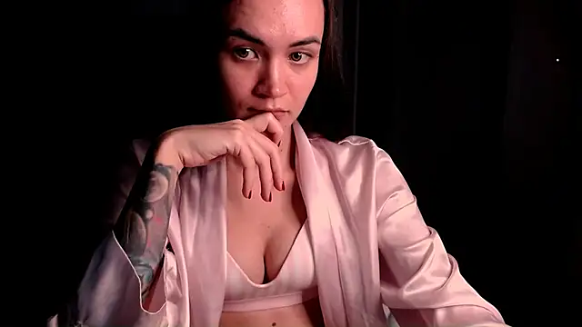 EvelynGG online show from 10.28.25