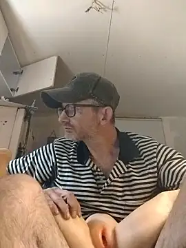 Snapshot of ROBERT0516 chatting on 11.15.25 ROBERT0516 online show from 11.15.25