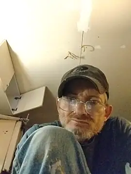 Snapshot of ROBERT0516 chatting on 11.22.25 ROBERT0516 online show from 11.22.25