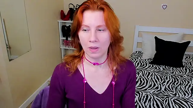 Snapshot of FoxySophia chatting on 04.30.26 FoxySophia online show from 04.30.26