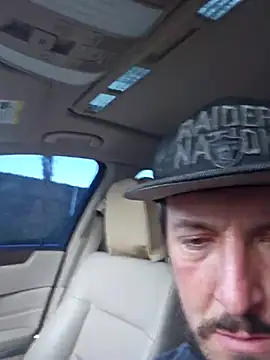 Snapshot of UncutHammer69 chatting on 02.04.26 UncutHammer69 online show from 02.04.26