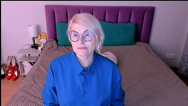 sabrinamacmarren online show from 10.25.25