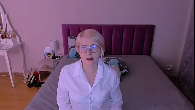 sabrinamacmarren online show from 02.08.26