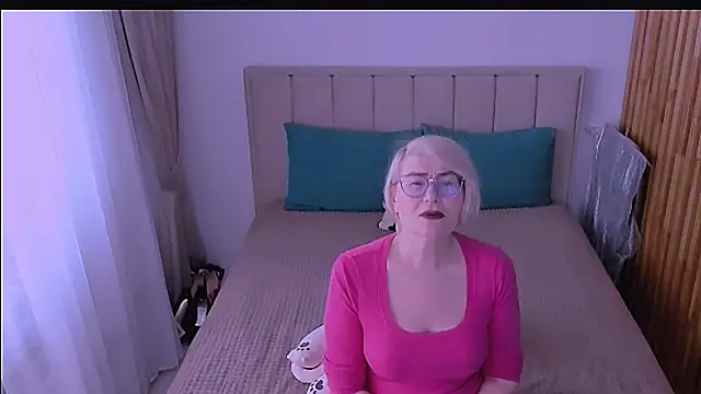 Snapshot of sabrinamacmarren chatting on 04.26.26 sabrinamacmarren online show from 04.26.26