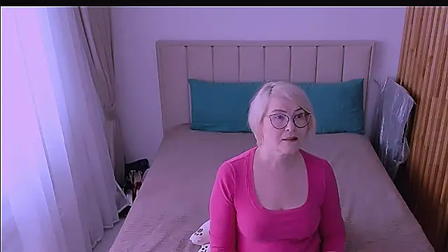 Snapshot of sabrinamacmarren chatting on 04.30.26 sabrinamacmarren online show from 04.30.26