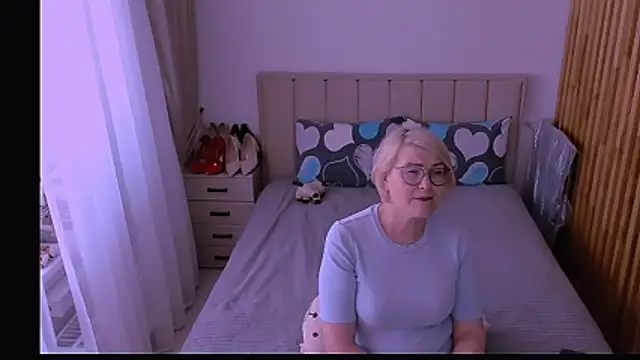 Snapshot of sabrinamacmarren chatting on 05.13.26 sabrinamacmarren online show from 05.13.26