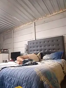 Snapshot of yhornety chatting on 09.26.25 yhornety online show from 09.26.25