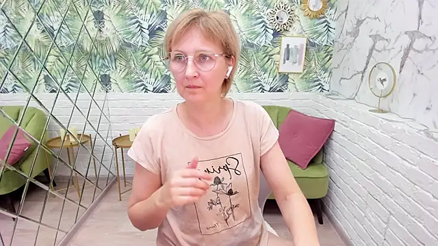 Paris Cherry online show from 11.05.25