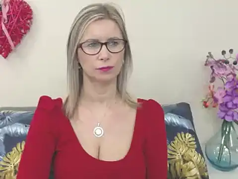 Snapshot of DoreenSexy chatting on 12.18.24 DoreenSexy online show from 12.18.24