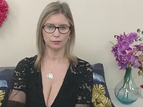 Snapshot of DoreenSexy chatting on 03.14.25 DoreenSexy online show from 03.14.25