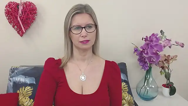 Snapshot of DoreenSexy chatting on 03.18.25 DoreenSexy online show from 03.18.25