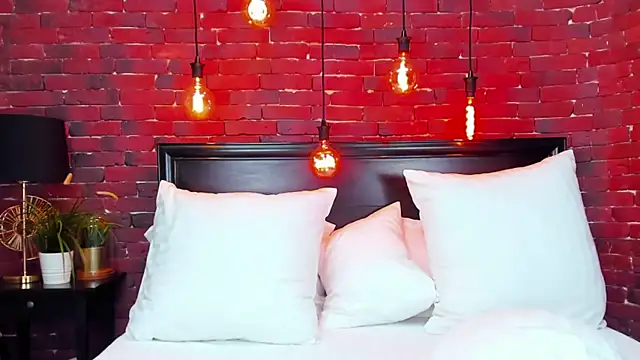 Snapshot of ChristynaRoss chatting on 01.28.25 ChristynaRoss online show from 01.28.25