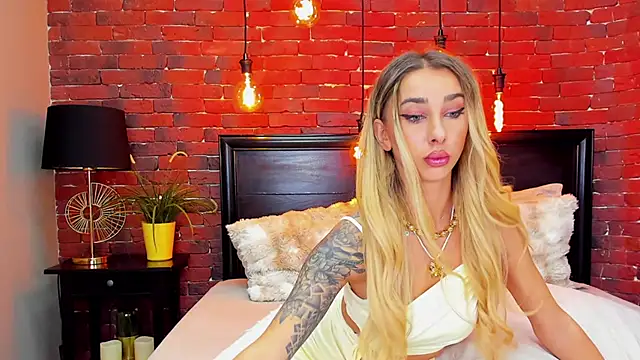 Snapshot of ChristynaRoss chatting on 01.10.26 ChristynaRoss online show from 01.10.26