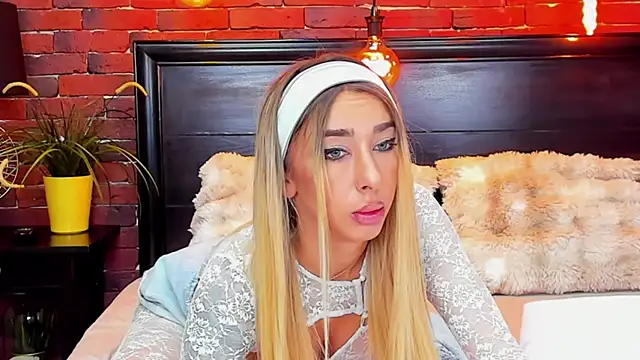 Snapshot of ChristynaRoss chatting on 01.18.26 ChristynaRoss online show from 01.18.26