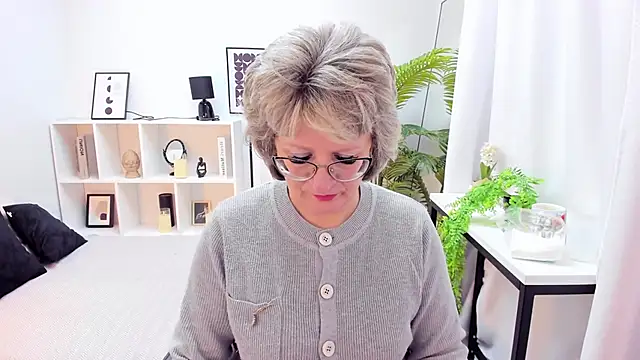 EvelynJoyful online show from 11.17.25