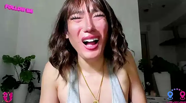 Snapshot of hottycrishina chatting on 02.21.25 hottycrishina online show from 02.21.25