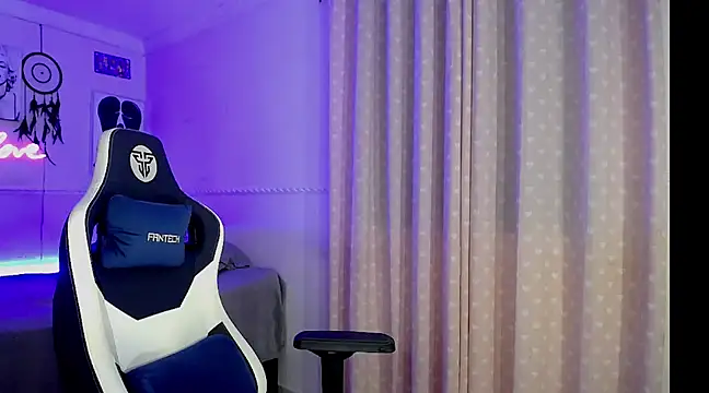 Snapshot of charlottesexxx chatting on 03.12.25 charlottesexxx online show from 03.12.25