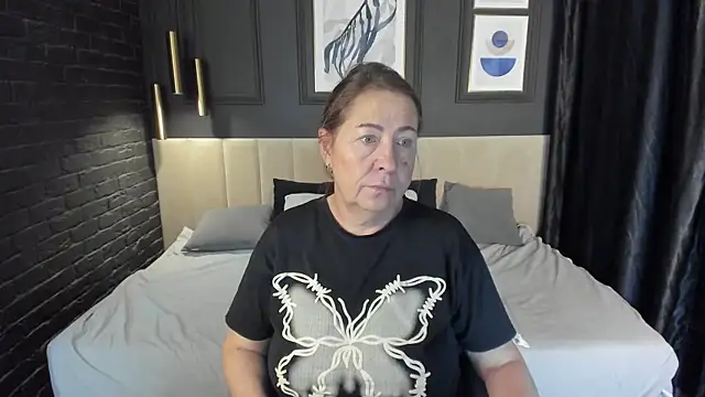 Snapshot of LindaPassionate chatting on 07.10.26 LindaPassionate online show from 07.10.26