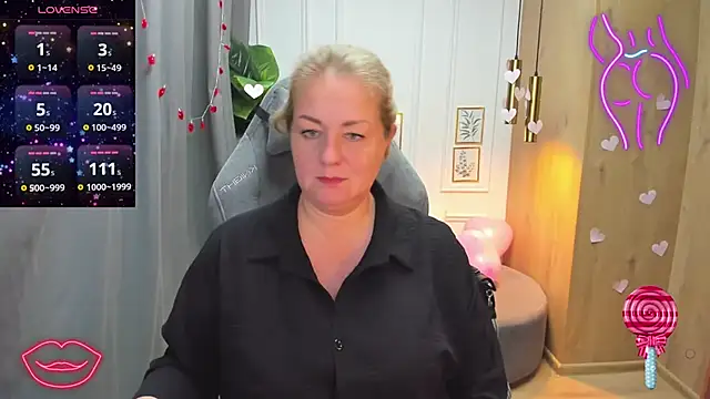 Snapshot of JenniferLight chatting on 02.15.25 JenniferLight online show from 02.15.25