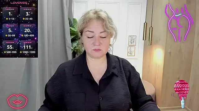 Snapshot of JenniferLight chatting on 03.13.25 JenniferLight online show from 03.13.25