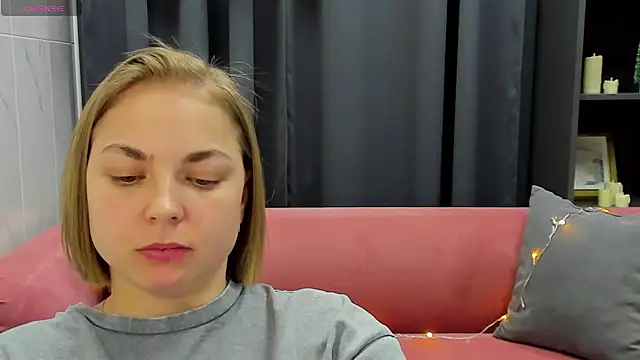 Snapshot of TataArdent chatting on 12.27.24 TataArdent online show from 12.27.24