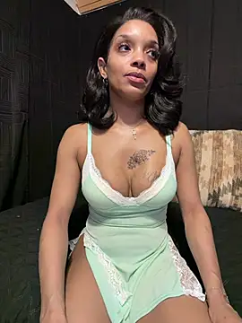 Snapshot of Rakiyahcharms chatting on 04.23.26 Rakiyahcharms online show from 04.23.26