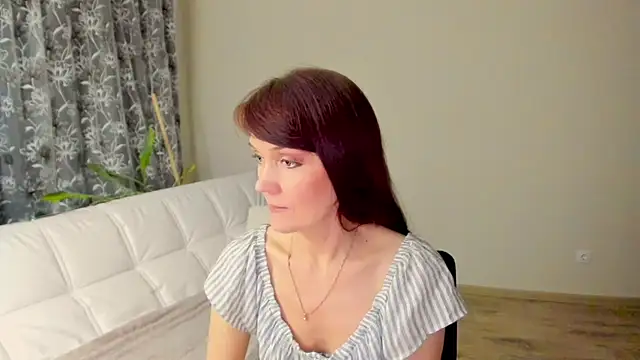 Snapshot of Fritha chatting on 02.12.25 Fritha online show from 02.12.25