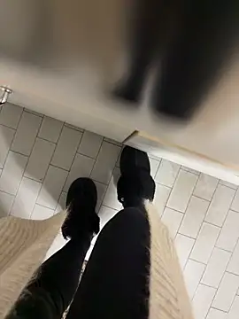 Snapshot of Wet-Pussycat chatting on 12.04.25 Wet-Pussycat online show from 12.04.25